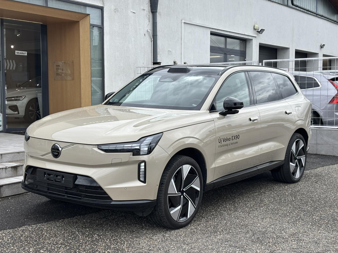 VOLVO EX90 Twin Motor Ultra AWD BEMUTATÓ AUTÓ. azonnal vihető