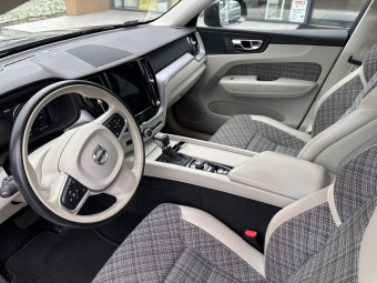 VOLVO XC60 2.0 [D4] Momentum Geartronic